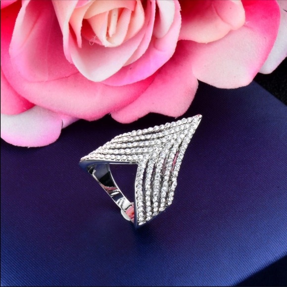 New gorgeous ring - Picture 2 of 4